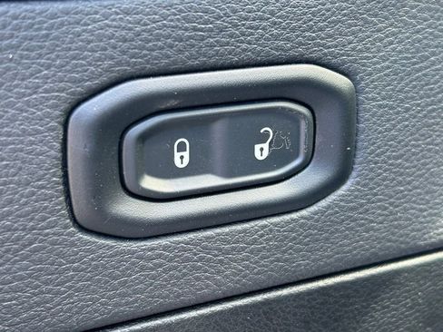Used 2024 Jeep Gladiator Mojave w/ Safety Group AWD/4WD image 22