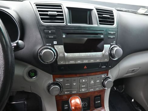 Used 2011 Toyota Highlander Limited w/ Tow Pkg AWD/4WD image 15
