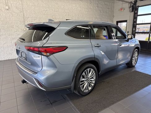 Used 2023 Toyota Highlander Platinum image 8
