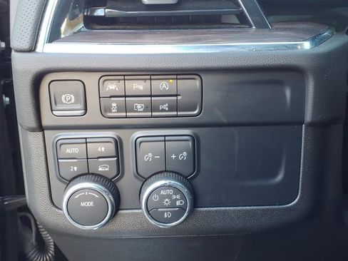 Used 2025 Chevrolet Suburban Premier AWD/4WD image 11
