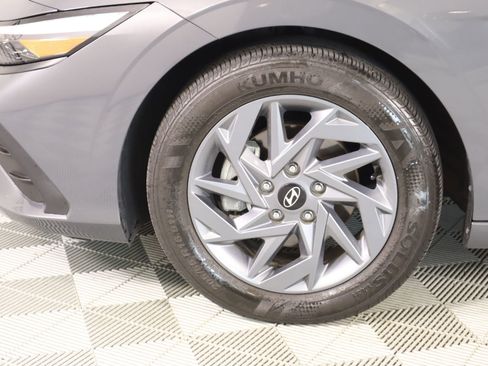 Certified 2024 Hyundai Elantra SEL image 17