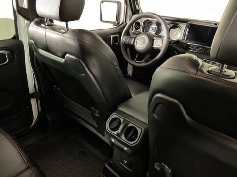 Used 2024 Jeep Wrangler Unlimited Rubicon w/ Technology Group AWD/4WD image 38
