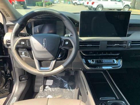 New 2025 Lincoln Corsair Grand Touring image 17