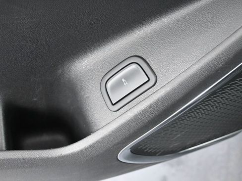 Used 2025 GMC Acadia Elevation FWD image 30
