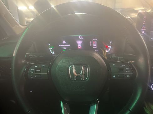 Used 2023 Honda Accord Touring image 4