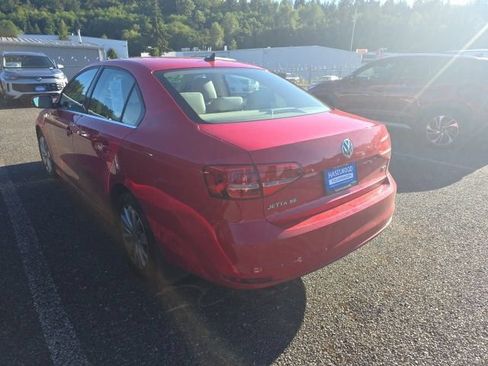 Used 2015 Volkswagen Jetta TDI SE FWD image 2
