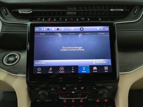 Certified 2023 Jeep Grand Cherokee Limited w/ Luxury Tech Group II AWD/4WD image 19