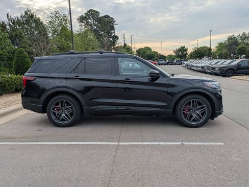 Certified 2025 Ford Explorer ST AWD/4WD image 3