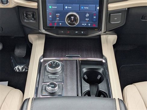 Used 2024 Ford Expedition Platinum image 18