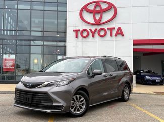 Used 2023 Toyota Sienna LE AWD/4WD video 1