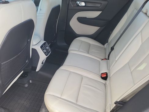 Certified 2023 Volvo XC40 B5 Plus w/ Protection Package Premier image 24