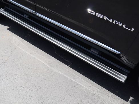 Certified 2023 GMC Yukon Denali Ultimate AWD/4WD image 11