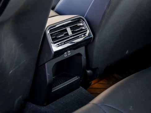 Used 2025 BMW 530i xDrive w/ Premium Package image 19