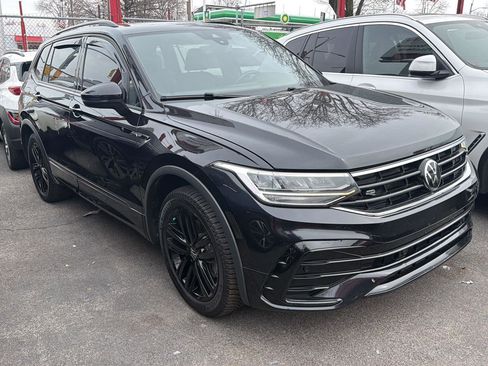 Used 2022 Volkswagen Tiguan SE R-Line image 3