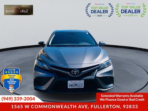 Used 2018 Toyota Camry LE image 2
