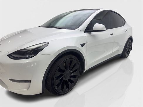 Used 2022 Tesla Model Y Performance image 11