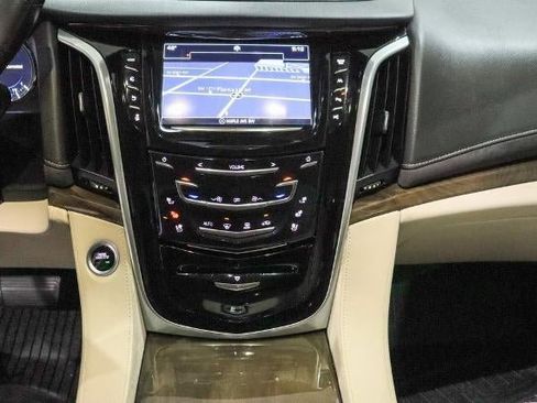 Used 2020 Cadillac Escalade Premium Luxury image 16