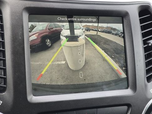 Used 2020 Jeep Cherokee Trailhawk w/ Cold Weather Group image 17