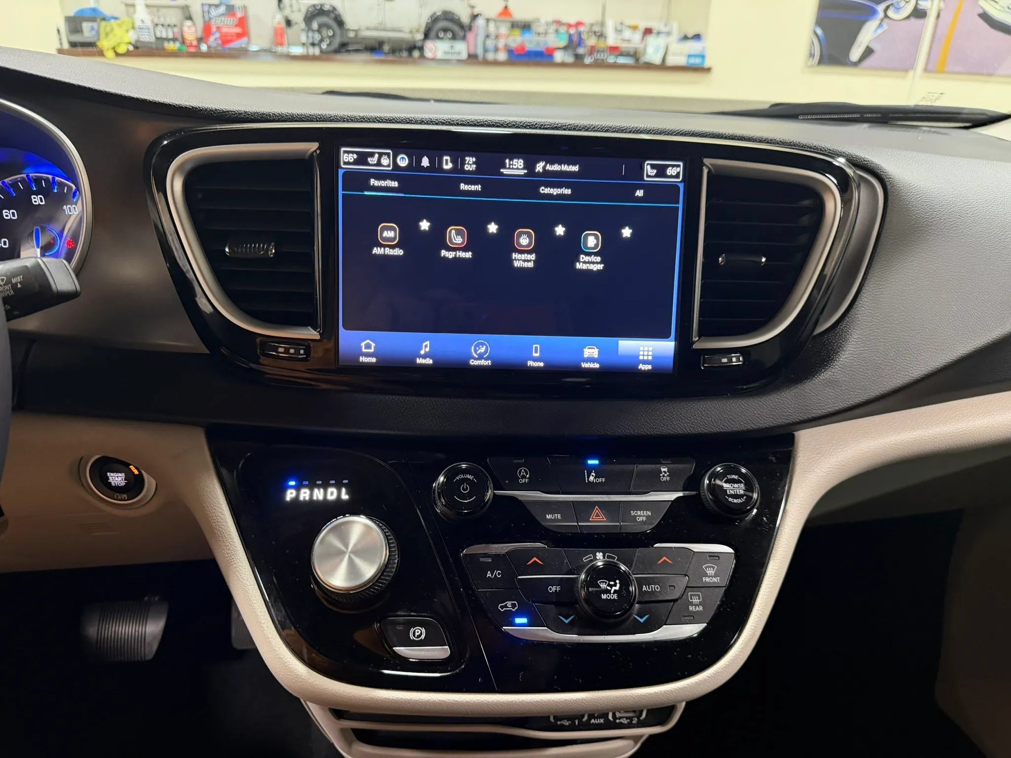Used 2022 Chrysler Pacifica Touring-L FWD image 45