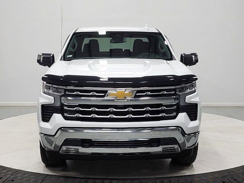 Used 2025 Chevrolet Silverado 1500 LTZ AWD/4WD image 2