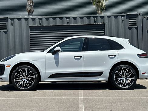 Certified 2022 Porsche Macan AWD/4WD image 2