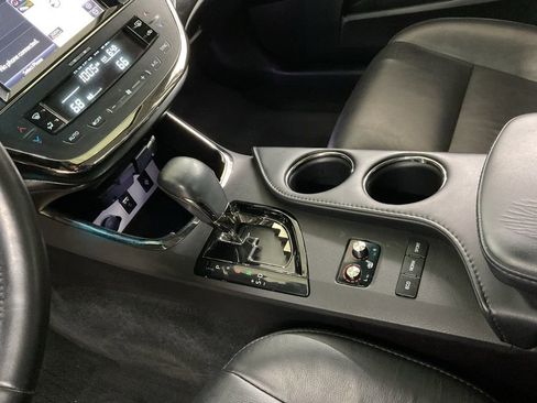 Used 2018 Toyota Avalon XLE image 19