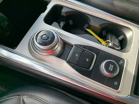 Used 2022 Ford Explorer XLT w/ Equipment Group 202A image 30