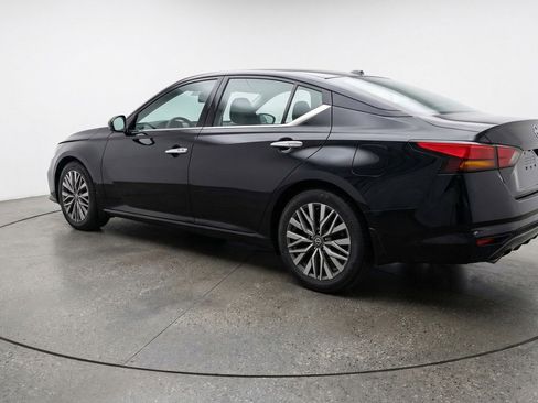 Used 2025 Nissan Altima 2.5 SV FWD image 6