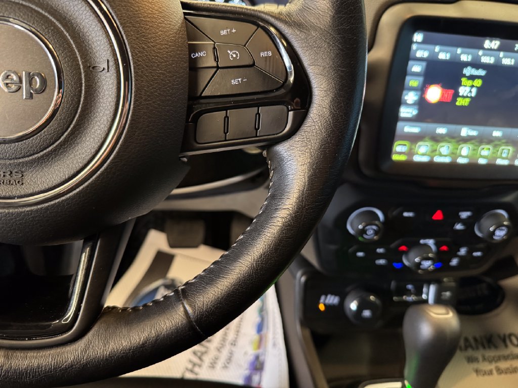 Used 2021 Jeep Renegade Latitude AWD/4WD image 12
