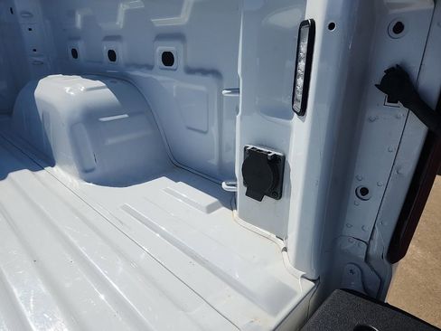 Used 2025 Chevrolet Silverado 1500 LT image 9