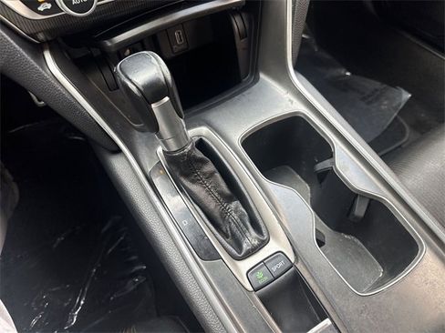 Used 2018 Honda Accord Sport image 19
