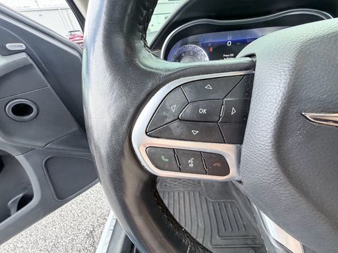Used 2020 Chrysler 300 Limited RWD image 14