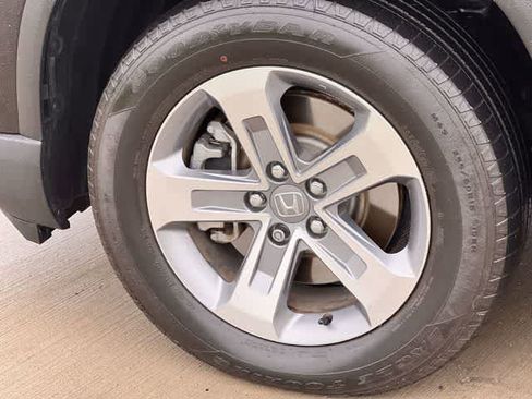 Certified 2025 Honda Pilot EX-L image 9