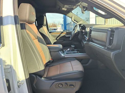 Used 2023 Chevrolet Silverado 1500 High Country image 34