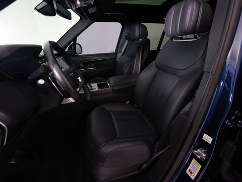 Used 2025 Land Rover Range Rover SE image 18