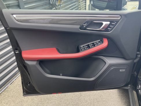 Certified 2025 Porsche Macan S AWD/4WD image 21