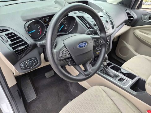Used 2017 Ford Escape SE AWD/4WD image 2