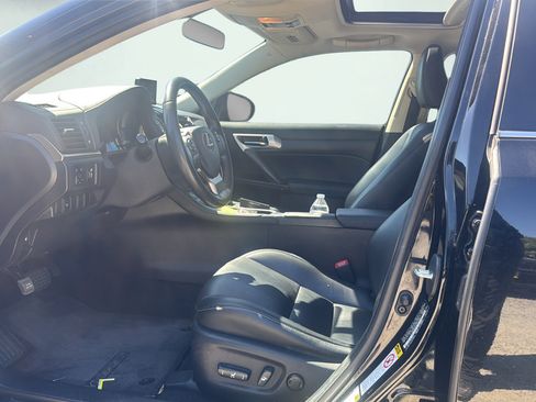 Used 2014 Lexus CT 200h FWD image 16