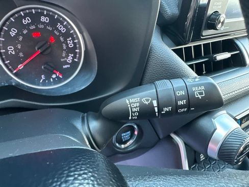Used 2021 Toyota RAV4 XLE AWD/4WD image 21