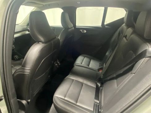 Used 2025 Volvo XC40 B5 Core image 13
