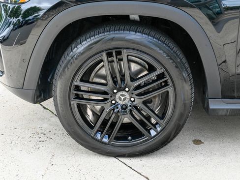 Used 2025 Mercedes-Benz GLS 450 4MATIC image 9