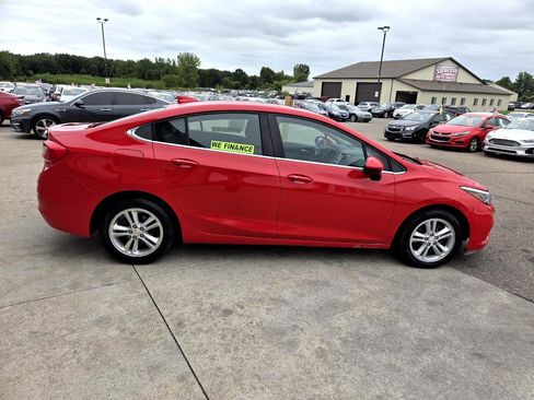 Used 2016 Chevrolet Cruze LT w/ Convenience Package image 4