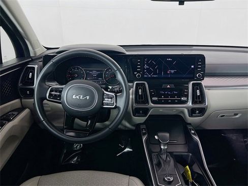 Used 2023 Kia Sorento S image 22