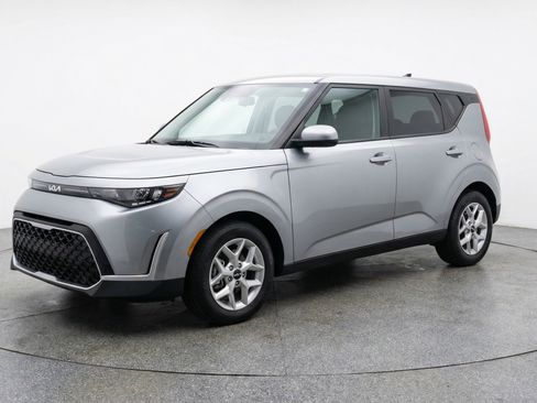 Used 2025 Kia Soul LX w/ LX Technology Package image 3