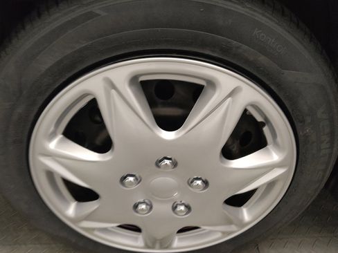 Used 2021 Toyota Corolla LE FWD image 31