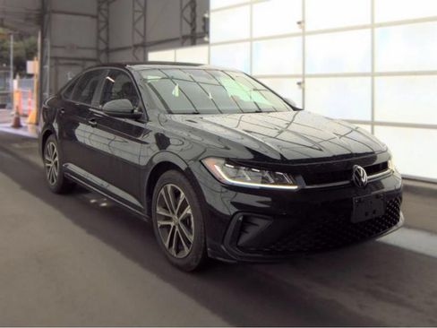 Used 2025 Volkswagen Jetta Sport FWD image 4