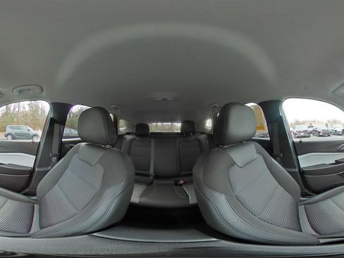 Used 2025 Chevrolet Trax LT image 40