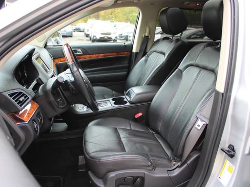 Used 2019 Lincoln MKT AWD image 26