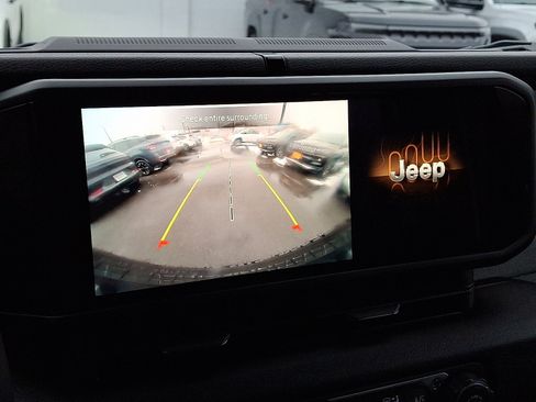 Certified 2025 Jeep Wrangler Willys image 20