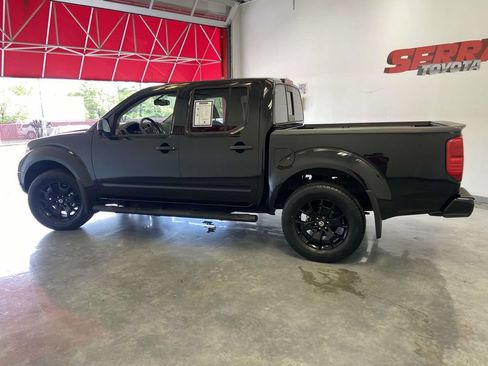 Used 2021 Nissan Frontier SV w/ Midnight Edition Floor Mats AWD/4WD image 6